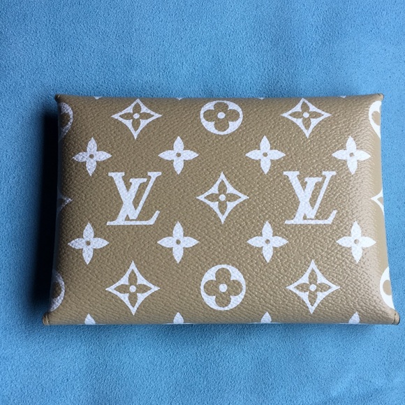 Louis Vuitton Monogram Giant Medium Pochette Beige - Picture 2 of 13